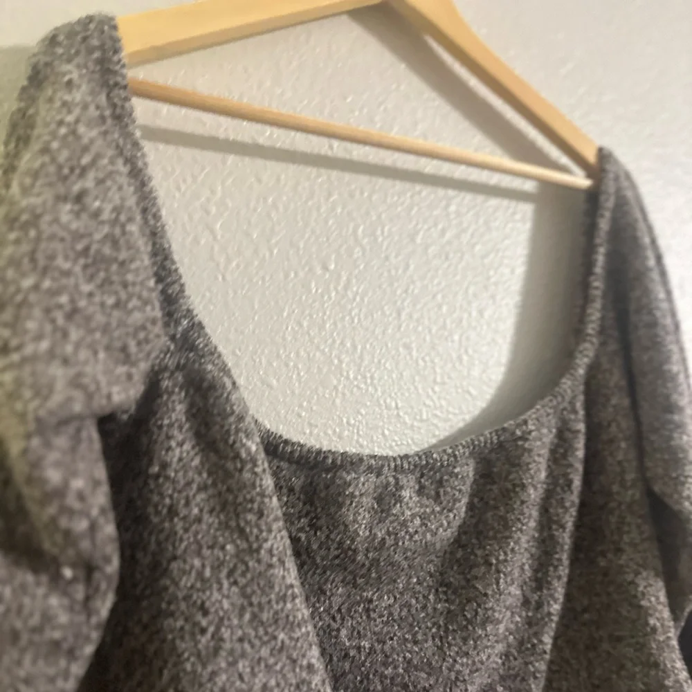 🐣NWT PrettyLittleThing Charcoal Off-Shoulder Sweater - Picture 12 of 12